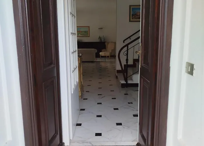 Casa Rosella 펜션 알벤가